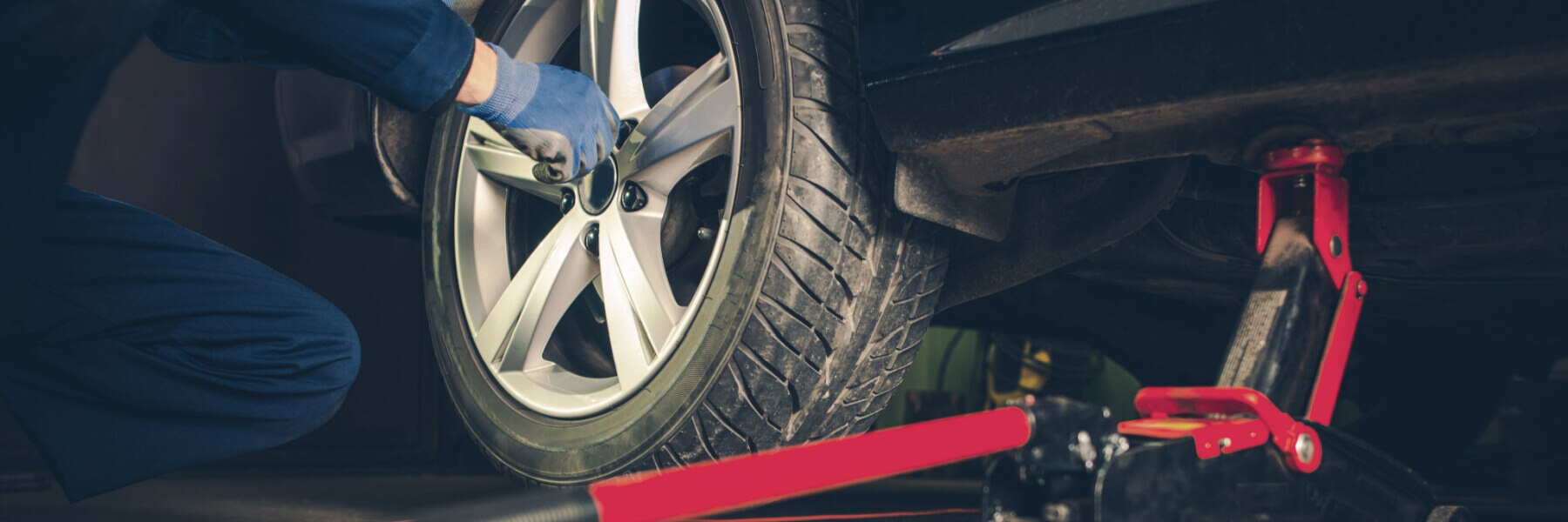 auto specialist replacing a tire